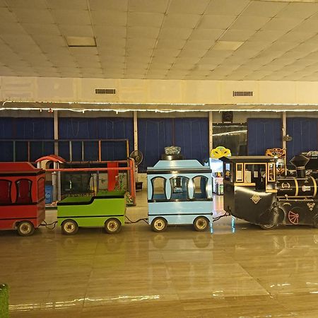 Hotel Krishna Fun Land Mathura Esterno foto