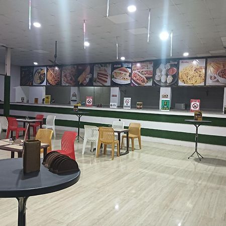 Hotel Krishna Fun Land Mathura Esterno foto