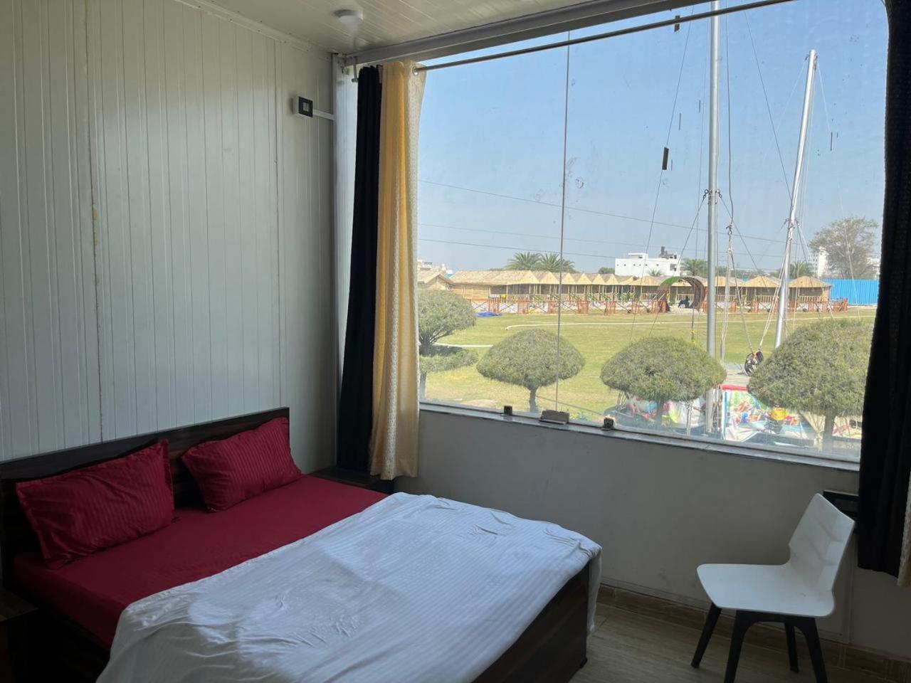 Hotel Krishna Fun Land Mathura Esterno foto