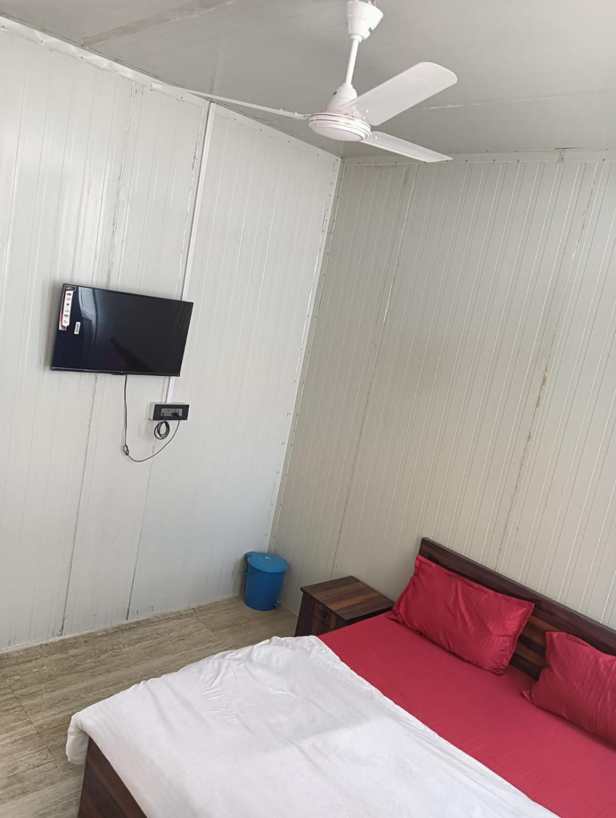 Hotel Krishna Fun Land Mathura Esterno foto