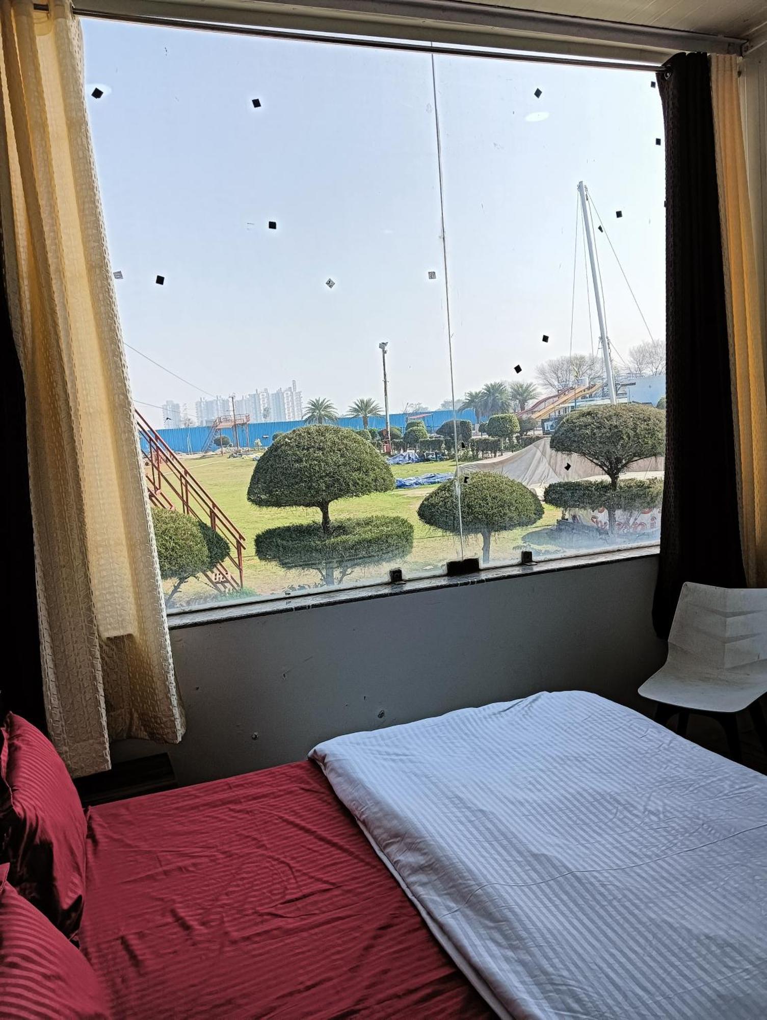 Hotel Krishna Fun Land Mathura Esterno foto