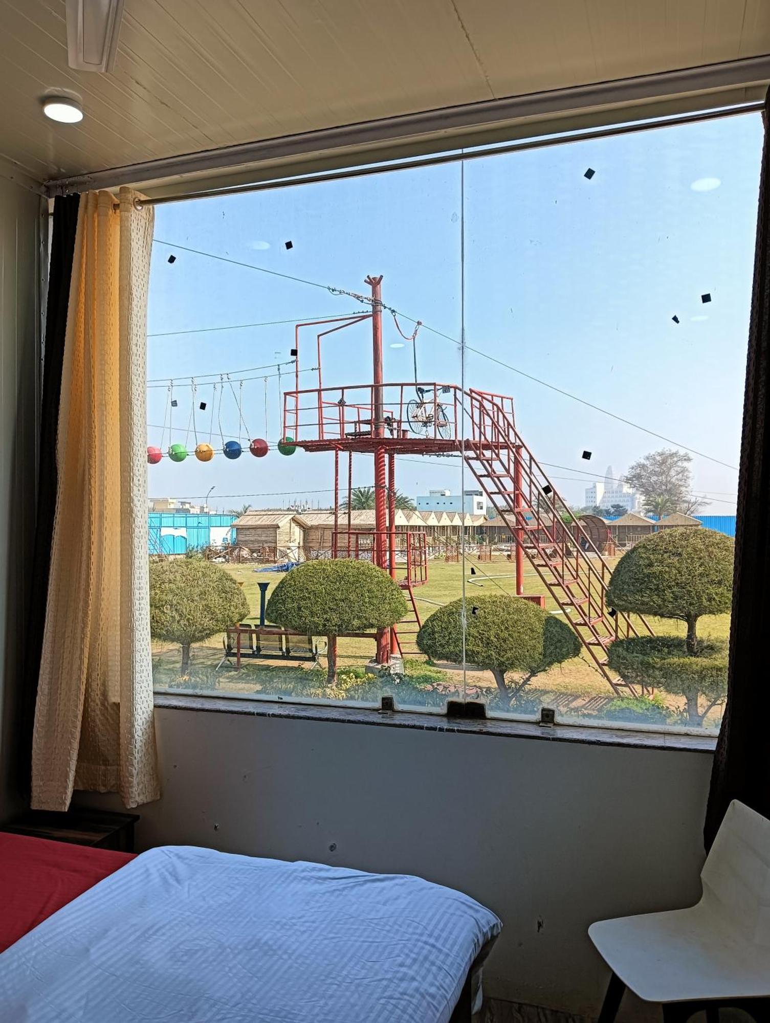 Hotel Krishna Fun Land Mathura Esterno foto