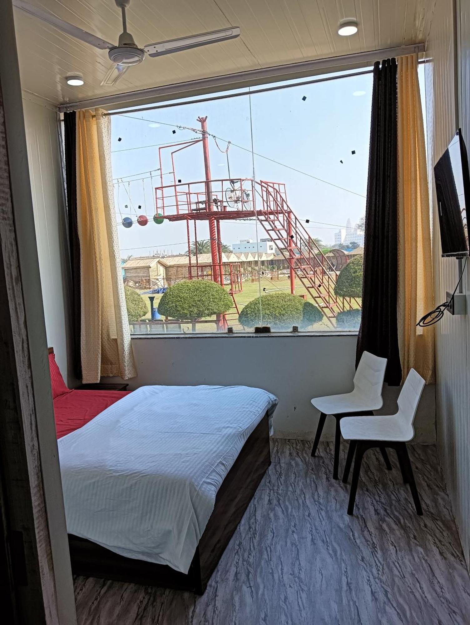 Hotel Krishna Fun Land Mathura Esterno foto